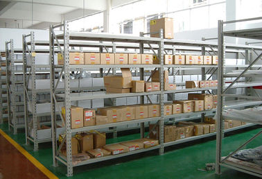 Logistik baja sistem racking cental multi - Level 100 KG per kapasitas lapisan dengan papan kayu