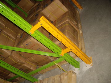 kepadatan tinggi Drive, pallet racking dengan coating spray powder selesai