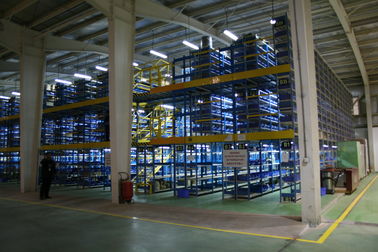Multi-tier Baja Flooring Industri Mezzanine lantai Biru / Kuning Dengan 7.5m Tinggi